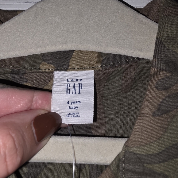 Gap | 4T Kids Camouflage Button-Up Shirt - Picture 2 of 3